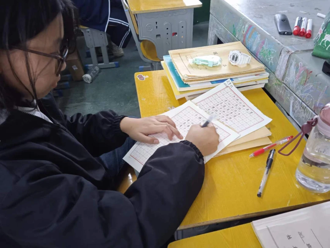 如何利用力量训练提高篮球运动员的弹跳力?_0